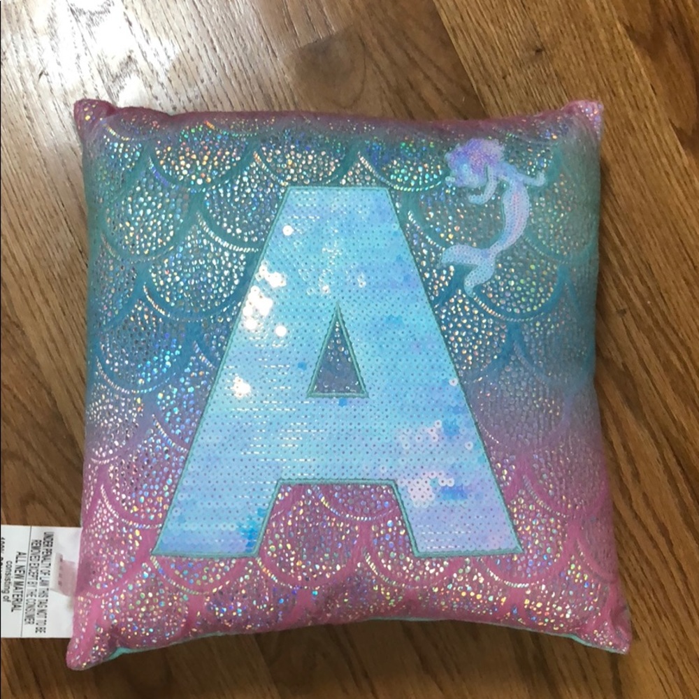 Justice pillow “A”
